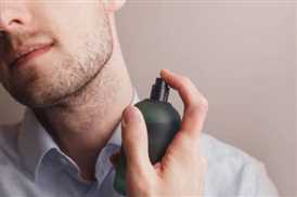 اسپری کردن عطر روی گردن و تماس ترکیبات عطر با پوست